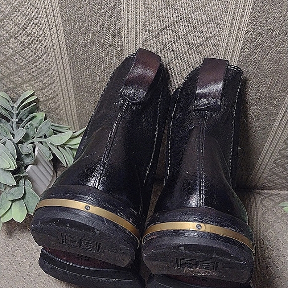 Moma Leather Slip on Ankle Bootie - Picture 9 of 15